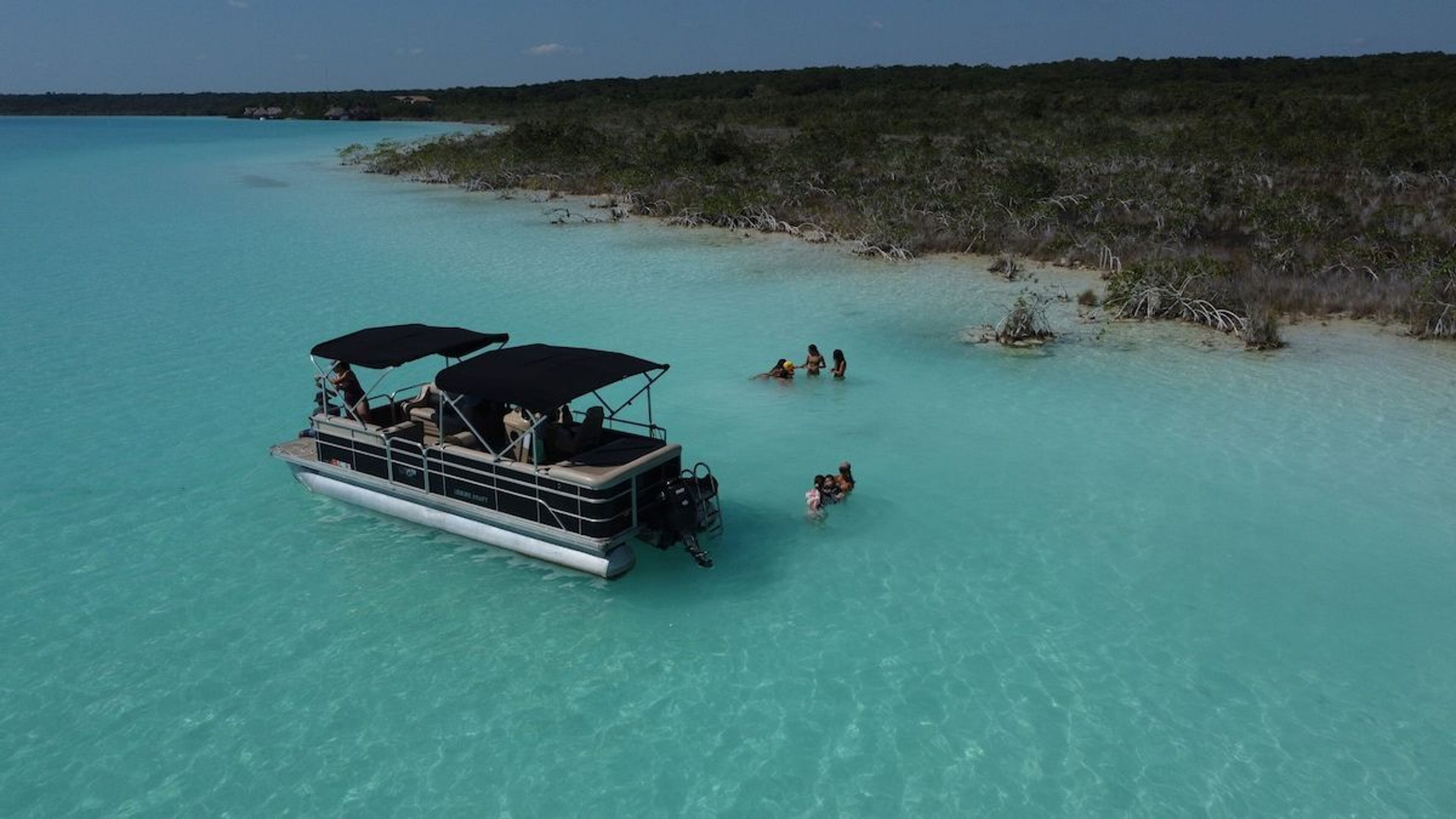 Imagen de portada para el evento: Navega por la laguna de los 7 colores