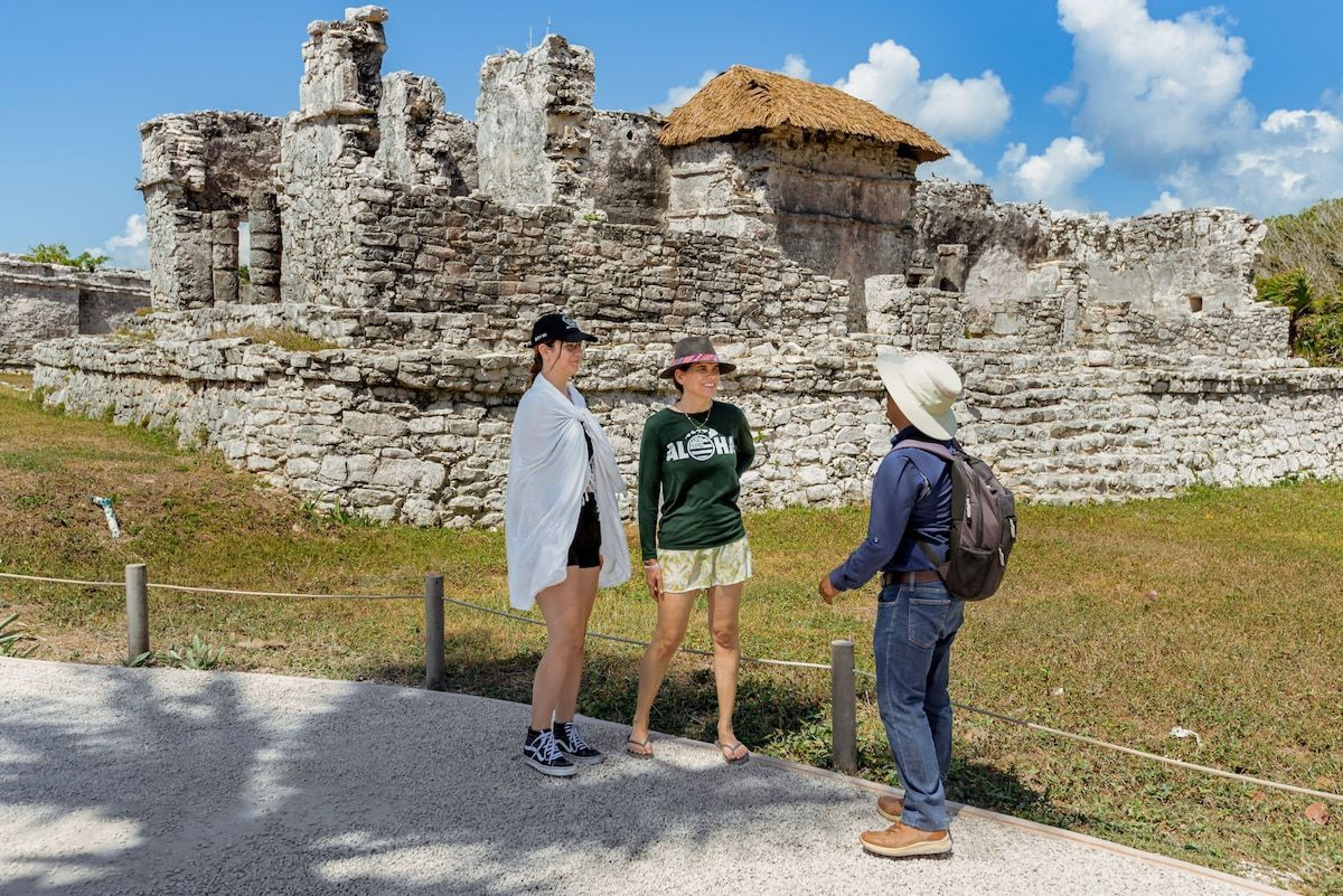 Imagen de portada para el evento: Pasea y escala las ruinas mayas de Tulum