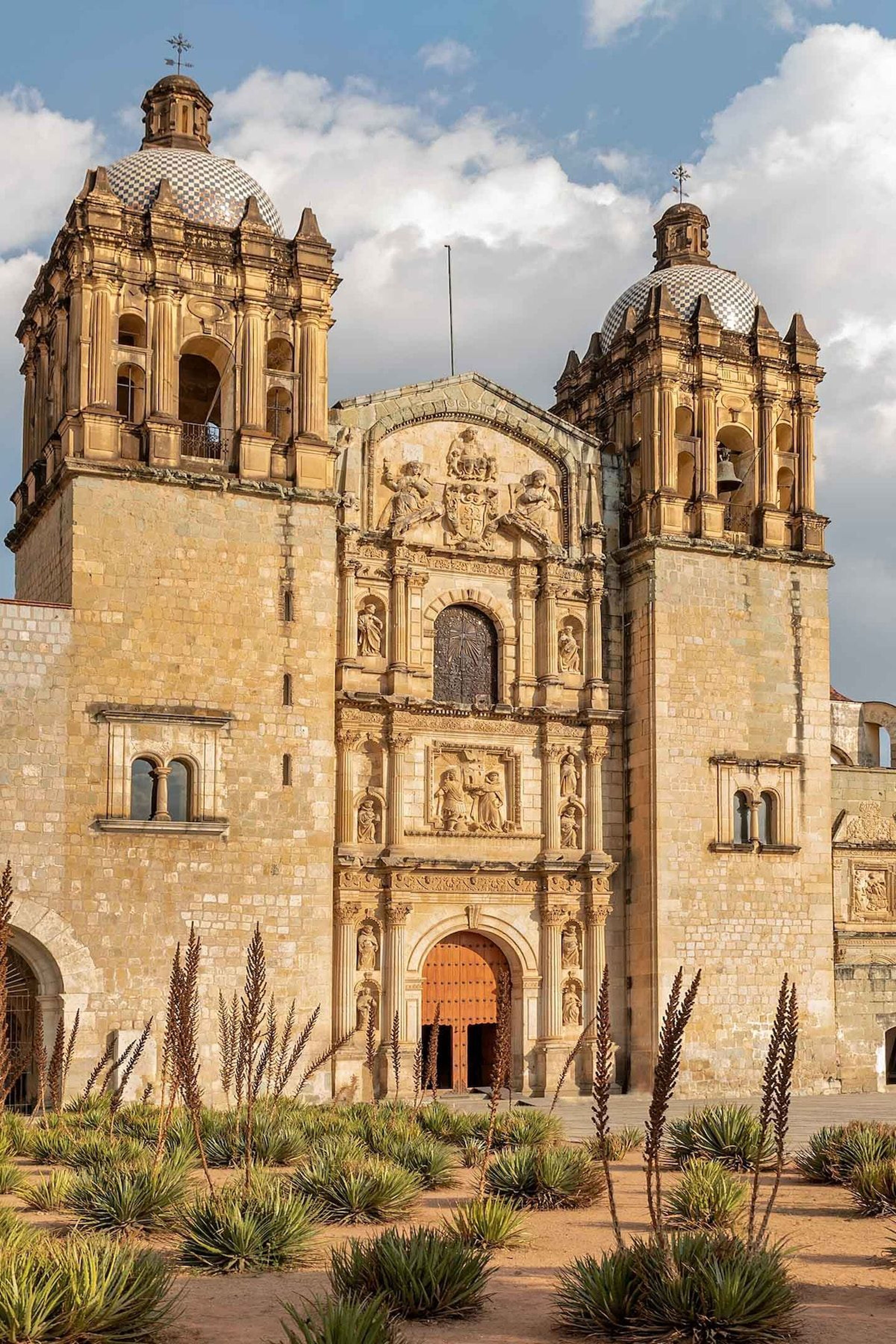 Imagen de portada para el evento: Caminata nocturna de leyendas Urbanas y cena