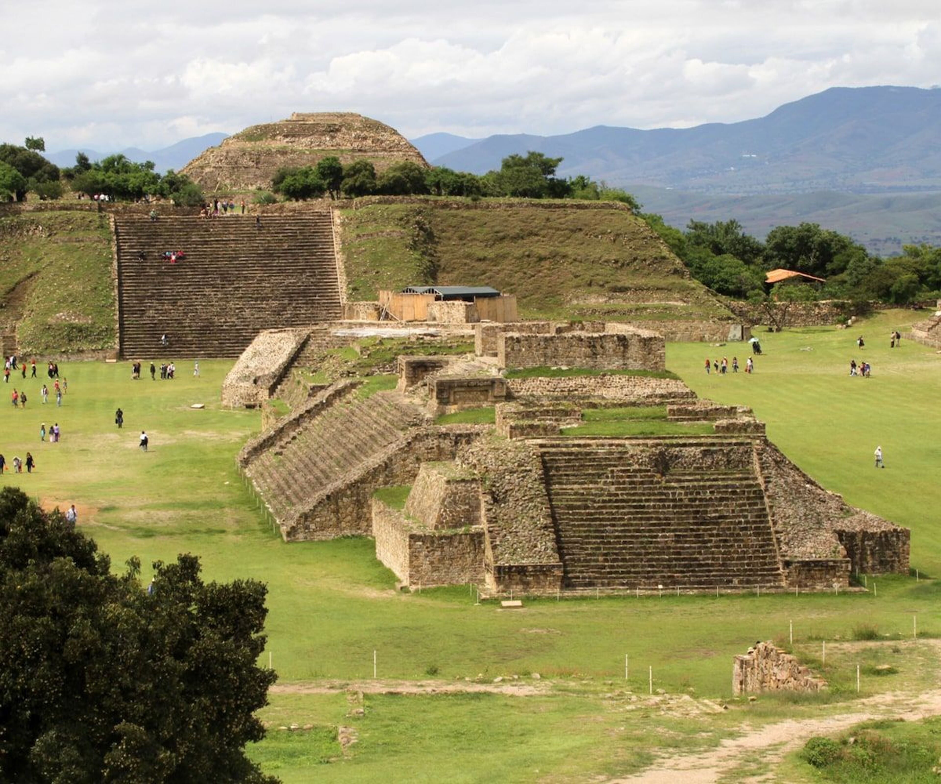 Imagen de portada para el evento: Monte Albán y casa artesana Arrazola y Coyotepec