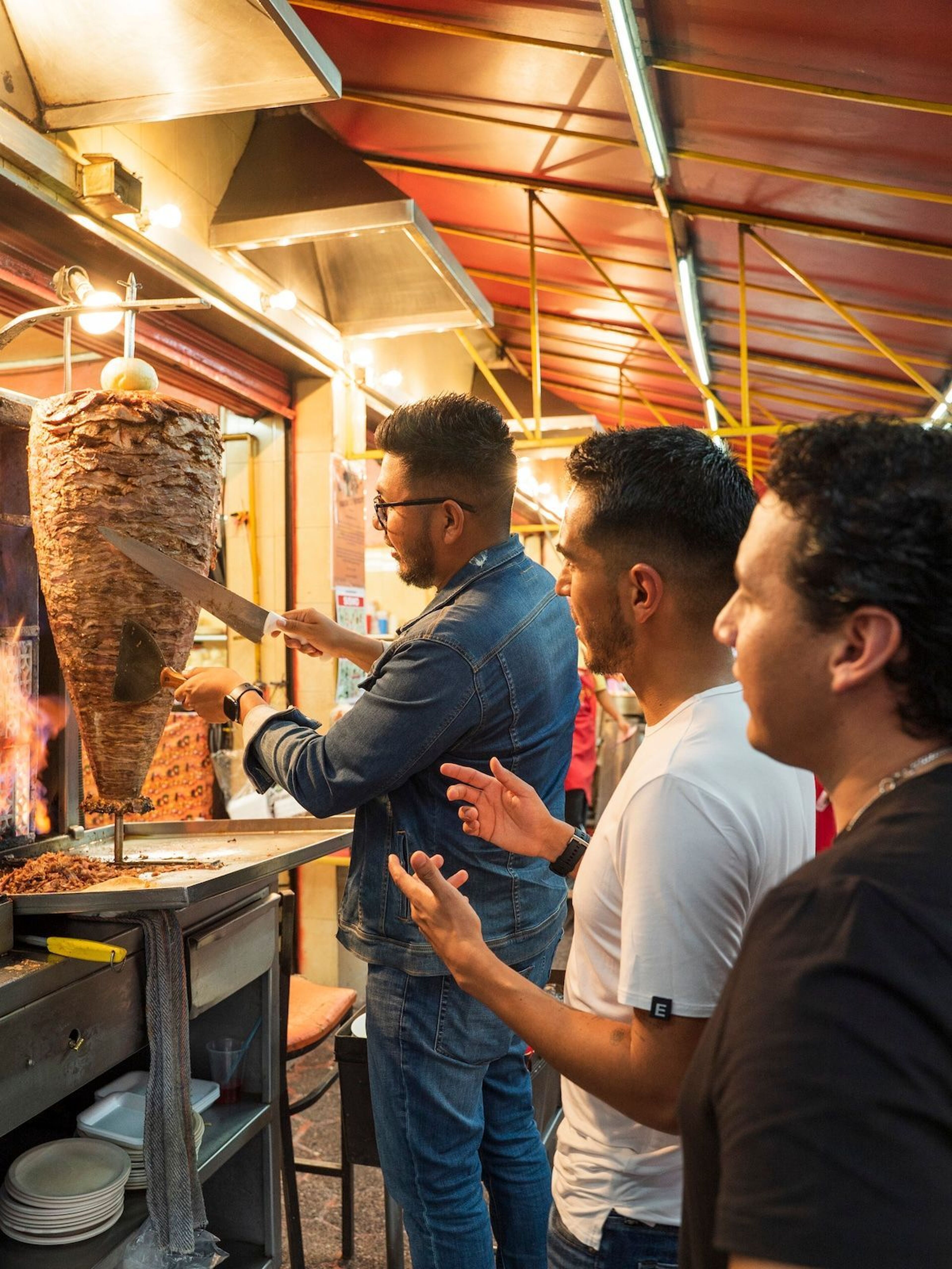 Todo lo que puedas comer: el tour de las crónicas de tacos