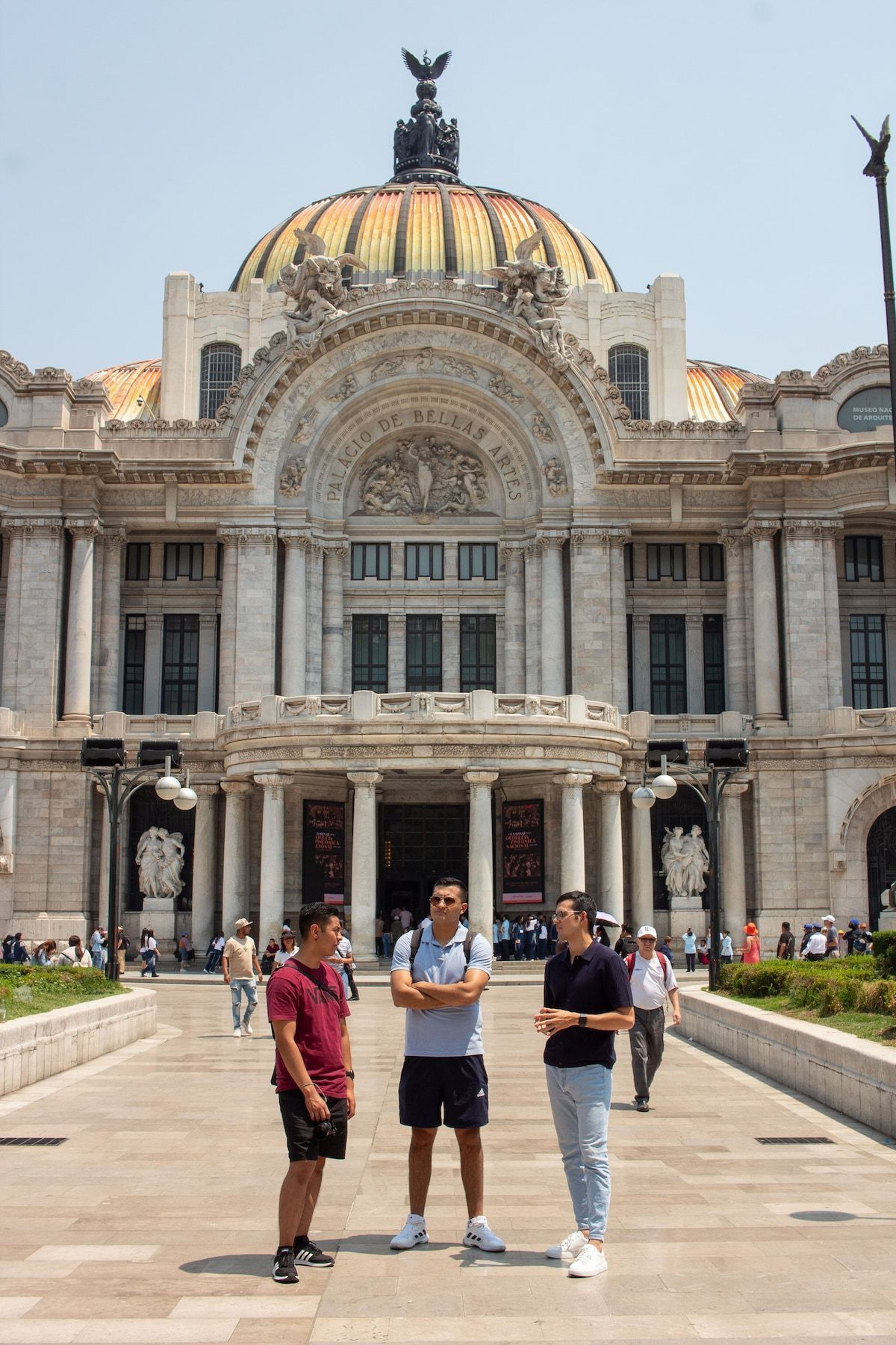 Pasea por el Zócalo y sus palacios